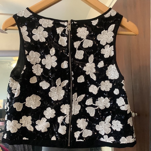 Forever 21 woman’s crop top. Black and white. Size Small. - Picture 6 of 7